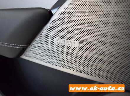Land Rover - Range Rover Velar