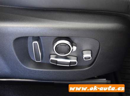 Land Rover - Range Rover Velar