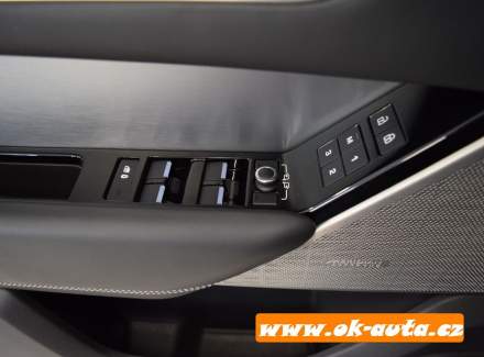 Land Rover - Range Rover Velar