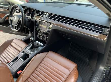 Volkswagen - Passat