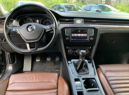 Volkswagen - Passat