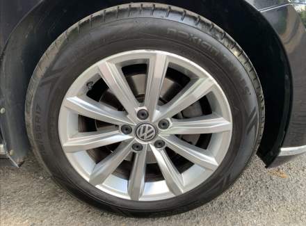 Volkswagen - Passat
