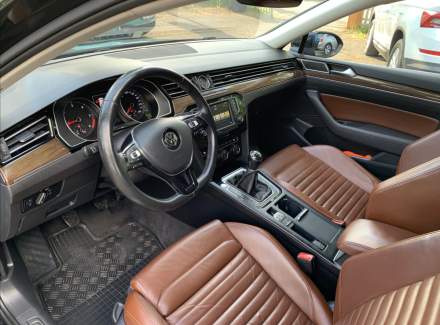 Volkswagen - Passat