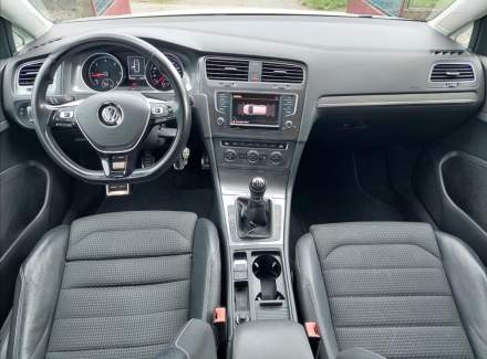 Volkswagen - Golf