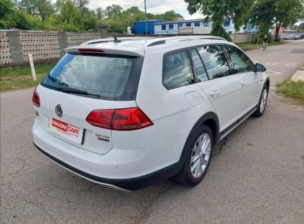 Volkswagen - Golf
