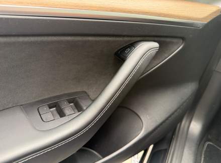 Tesla - Model 3