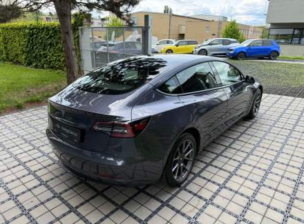 Tesla - Model 3