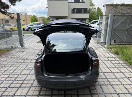 Tesla - Model 3