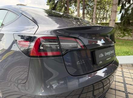 Tesla - Model 3