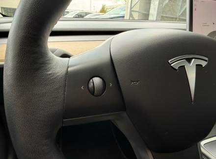 Tesla - Model 3