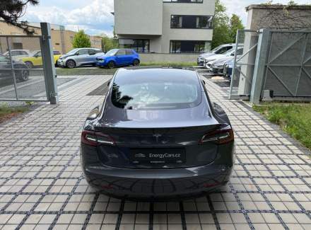 Tesla - Model 3