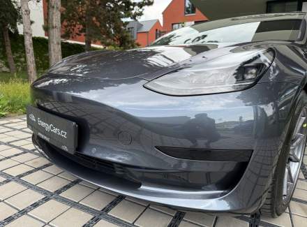 Tesla - Model 3