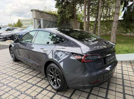 Tesla - Model 3