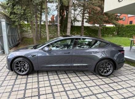 Tesla - Model 3