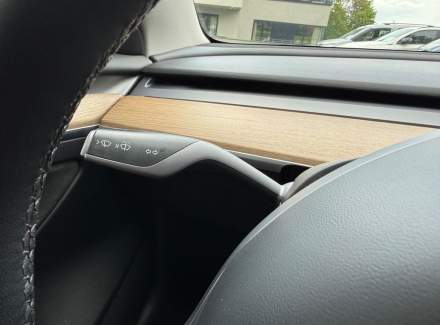 Tesla - Model 3