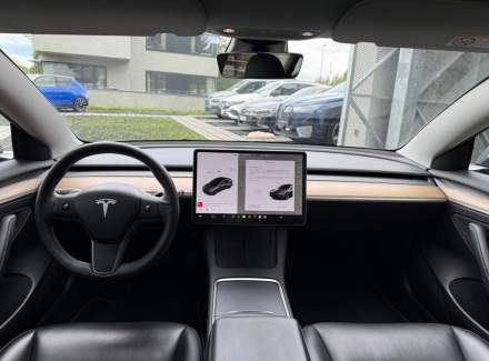 Tesla - Model 3