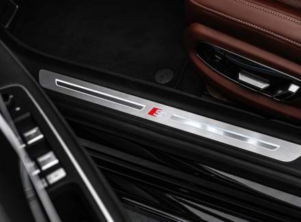 Audi - S8