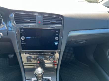 Volkswagen - Golf