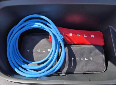 Tesla - Model Y