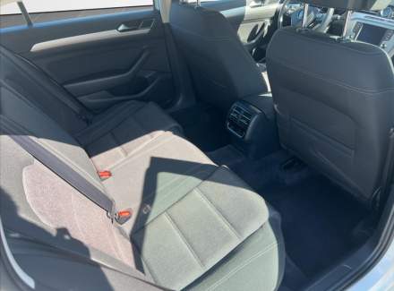 Volkswagen - Passat
