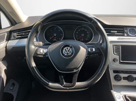 Volkswagen - Passat