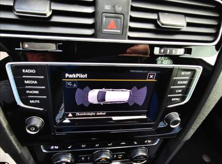 Volkswagen - Golf