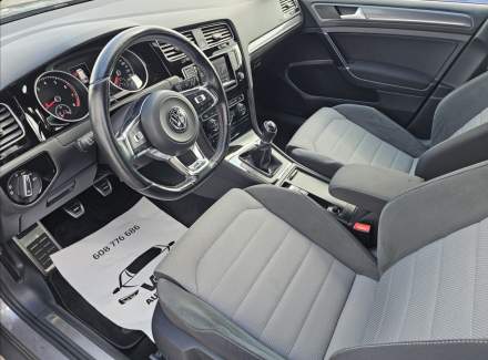 Volkswagen - Golf