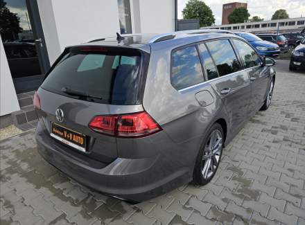 Volkswagen - Golf