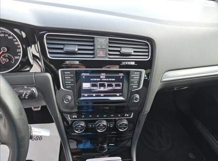 Volkswagen - Golf