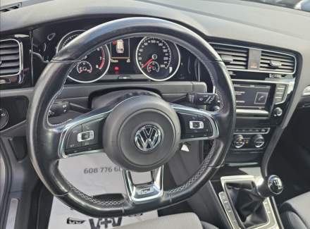 Volkswagen - Golf