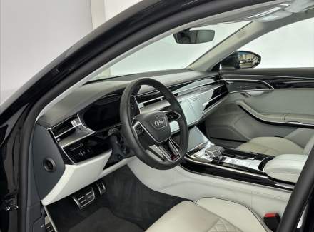 Audi - S8