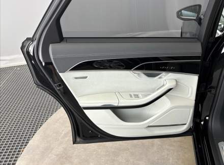 Audi - S8