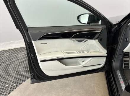 Audi - S8