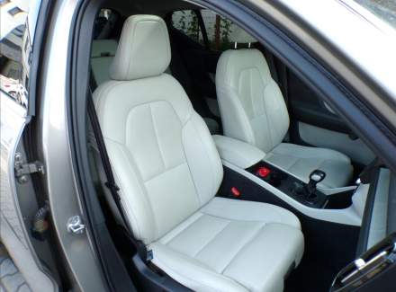 Volvo - XC40