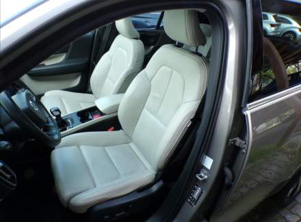 Volvo - XC40