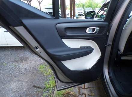 Volvo - XC40