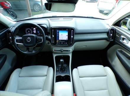 Volvo - XC40