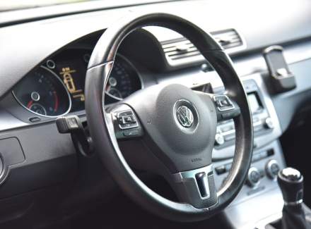 Volkswagen - Passat