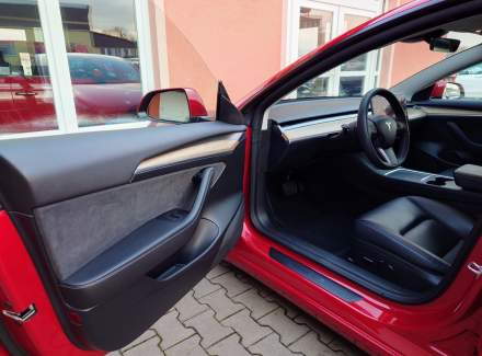 Tesla - Model 3