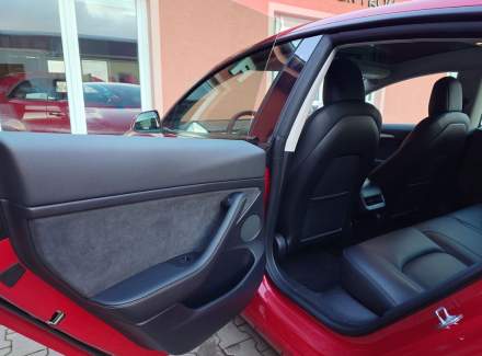 Tesla - Model 3