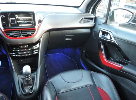 Peugeot - 208