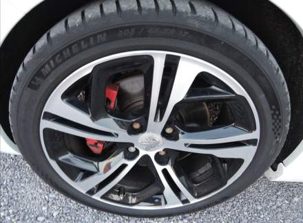 Peugeot - 208