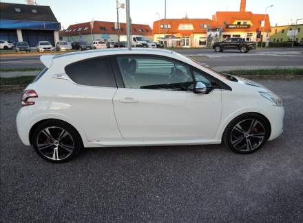 Peugeot - 208
