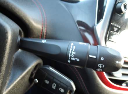 Peugeot - 208