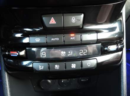 Peugeot - 208