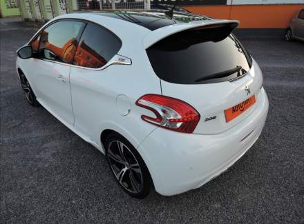 Peugeot - 208
