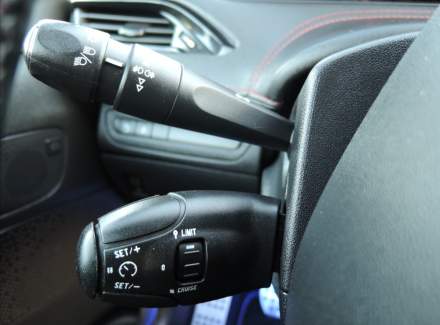 Peugeot - 208