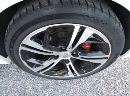 Peugeot - 208