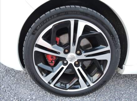 Peugeot - 208