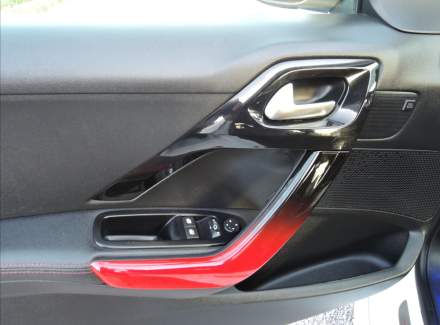 Peugeot - 208